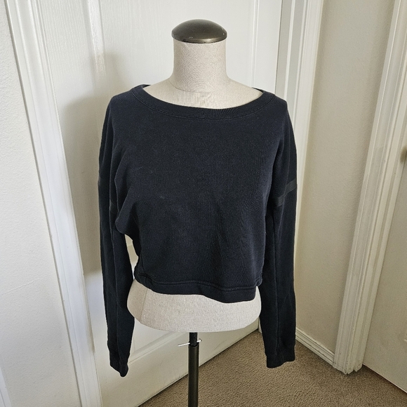Nike Tops - Nike Black Cropped Crewneck Sweatshirt S